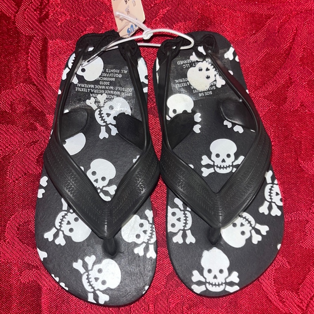 TINY SKULL SANDALS